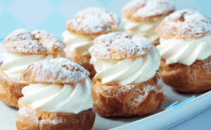 astuces réussir monter crème chantilly bien ferme qui tient longtemps