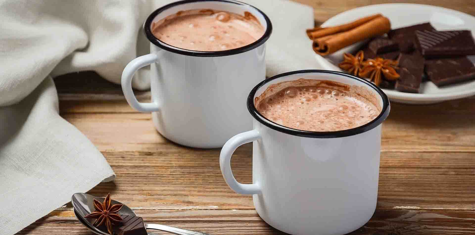Les recettes de boissons chaudes avec la chocolatière mousseur de lait SMEG